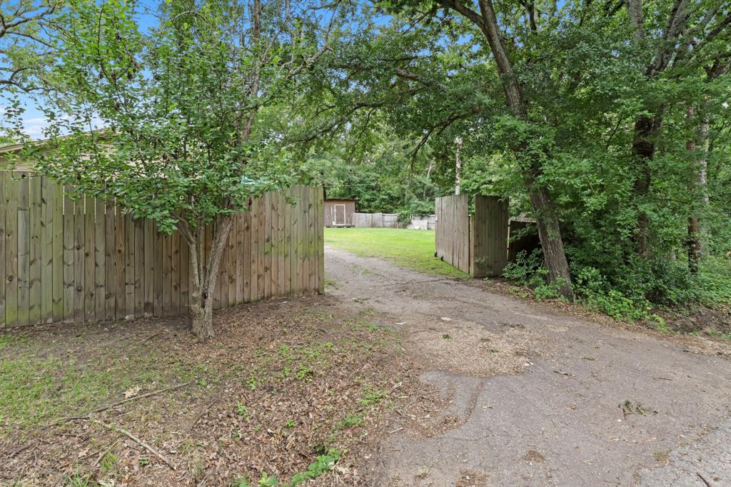 BLK: 6, LOT: 1, ADDN: WOODLAND ACRES - Residential