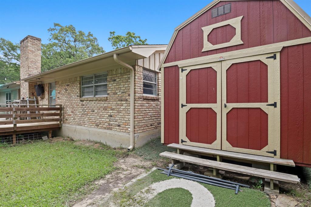 BLK: 6, LOT: 1, ADDN: WOODLAND ACRES - Residential