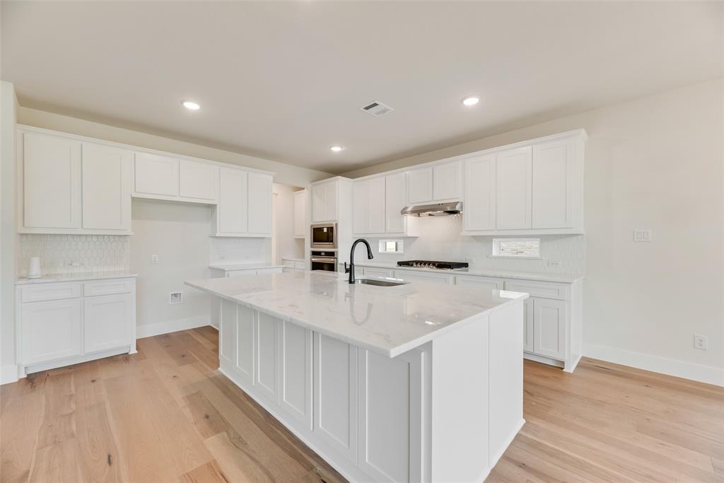 VILLAGES OF CREEKWOOD PHASE 2 - Residential Lease