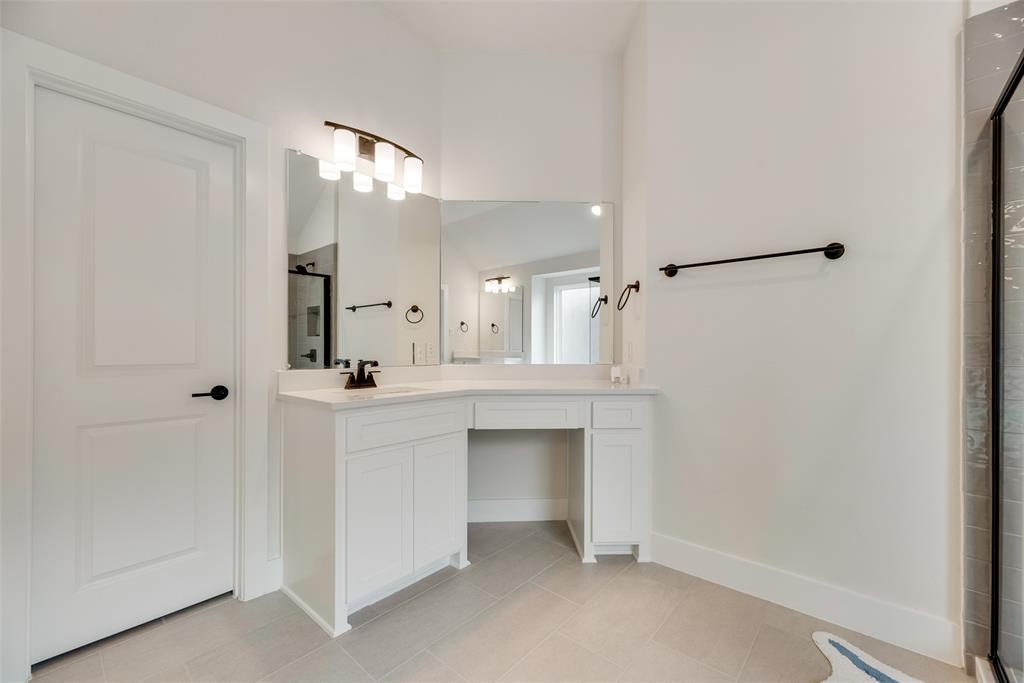 VILLAGES OF CREEKWOOD PHASE 2 - Residential Lease