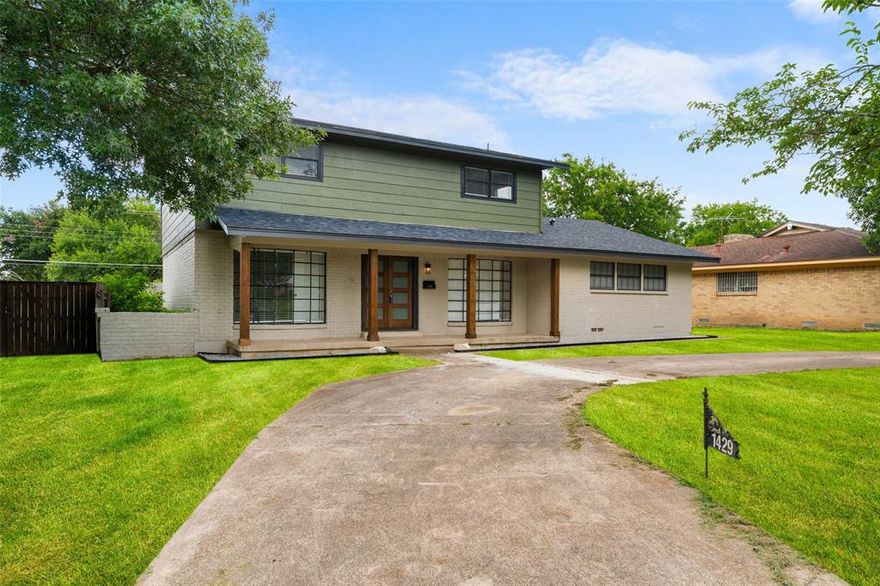 Move-in ready & fully updated Dallas charmer! This ranch style mid century home has just received a complete makeover including a new roof, all new pcv plumbing to replace the old cast iron, new hvac, a transferrable foundation warranty, all new wiring, new flooring, interior & exterior paint, fixtures, & more! The beautiful galley style kitchen boasts new cabinets, counters, lights & more. It just needs your choice of appliances to be complete! An over-sized & centrally placed living room offers oodles of space to kick back & relax. Featuring four bedrooms and two flex rooms, this home offers endless arrangement options to suit all of your needs. Each floor offers its own fully updated bathroom with dual vanities & showers! With easy access to Hwy 67 and 35E, this home is perfectly placed for commuters with all your necessities just minutes away. Less than 15 minutes to downtown Dallas.
Don't miss out on this chance to own a beautiful home in Highland Oaks!