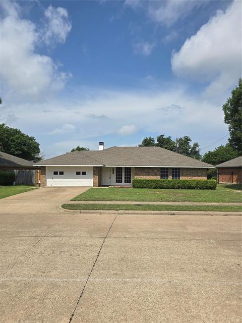 Photo of 9 Marvin Gardens, Midlothian, TX 76065 (MLS # 21275837)