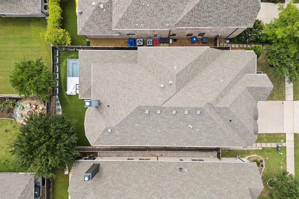 2305 Leslie Lane