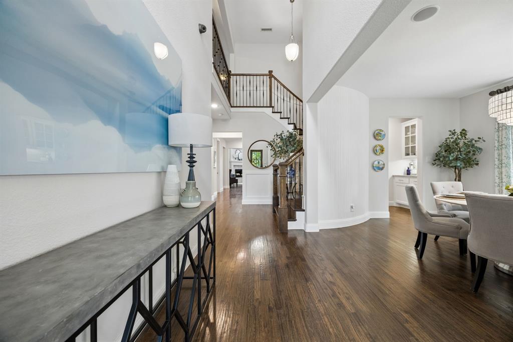2305 Leslie Lane