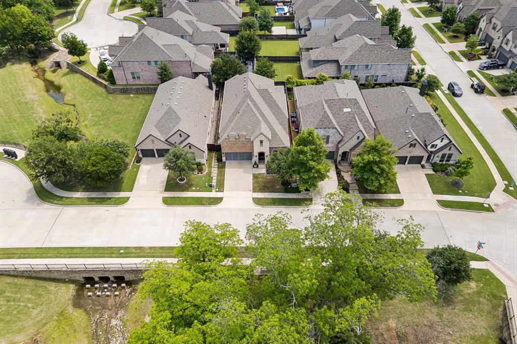 2305 Leslie Lane