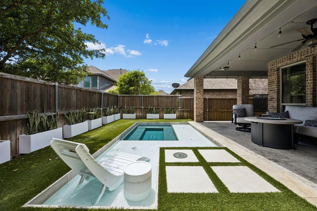 2305 Leslie Lane