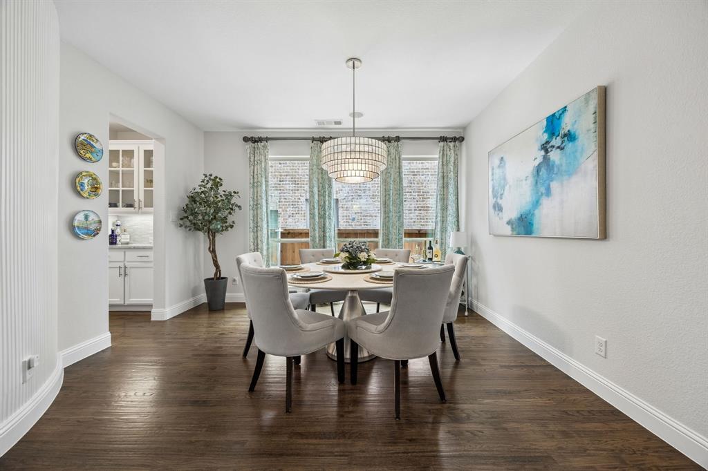 2305 Leslie Lane