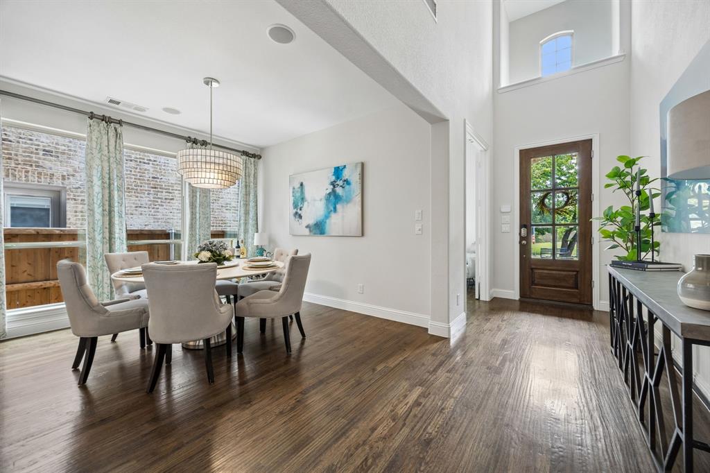 2305 Leslie Lane