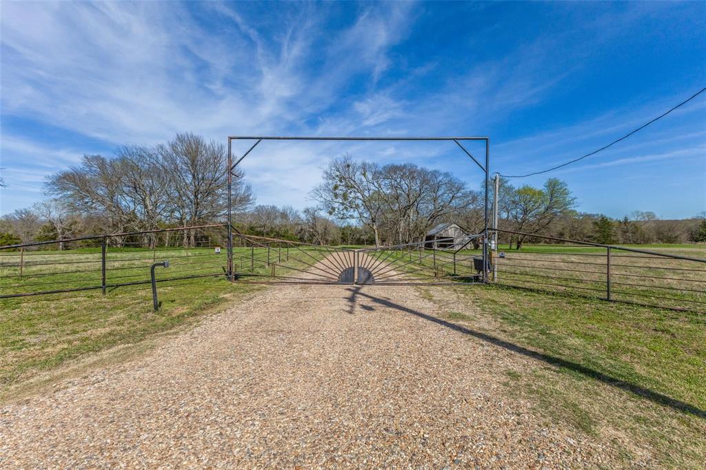 2525 Private Road 6040