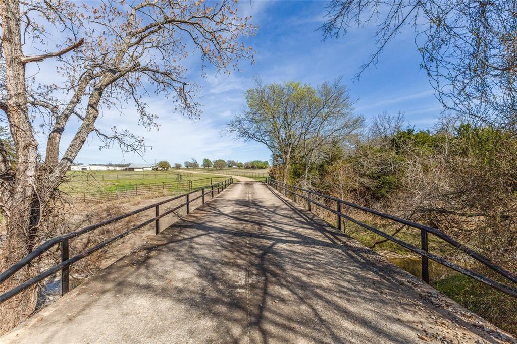 2525 Private Road 6040