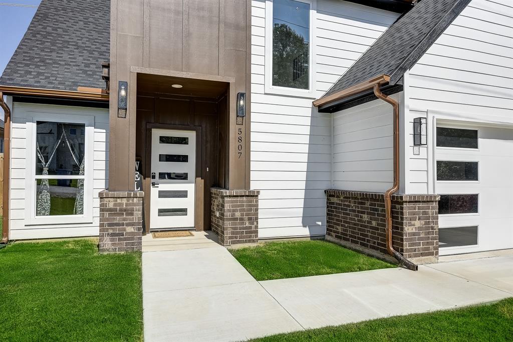 5807 Black Pine Circle