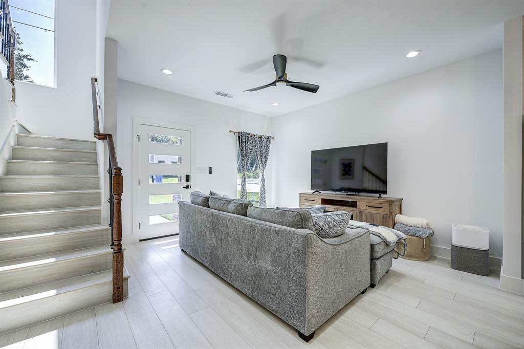 5807 Black Pine Circle