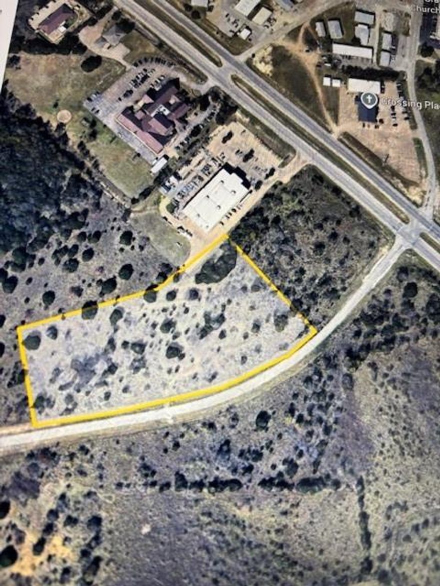 This property is ideally located in the heart of Granbury’s growing commercial corridor, near Granbury Hospital, Granbury High School, multiple medical office buildings, and Granbury Regional Airport. Situated at the highly visible intersection of S. Pirate Drive and U.S. Highway 377, the site offers excellent exposure and accessibility.
Utilities include sewer available at the front of the property, with access from both S. Pirate Drive and Highway 377, adjacent to the new 7 Eleven. The location and infrastructure make this site well suited for a variety of commercial uses, including medical office, retail, or service-oriented development (buyer to verify zoning and permitted uses).
This is a prime opportunity in a rapidly developing area with strong traffic counts and surrounding commercial activity.