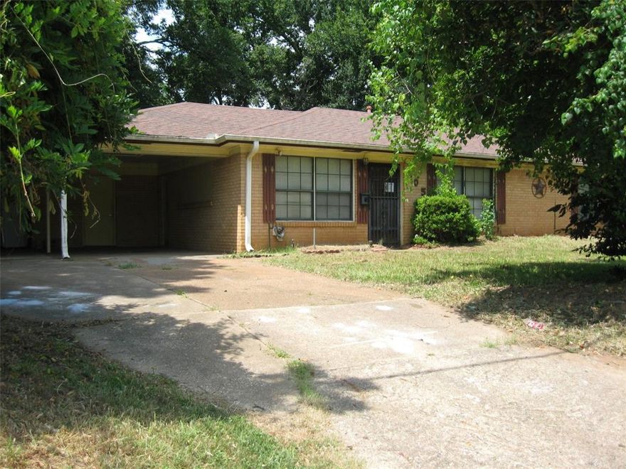 Price improvement!! Why rent when you can own??
Get into coveted Westwood ISD! Large living. Nice kitchen with large breakfast area and pantry. Three bedrooms with one bath. Wanting to sell as is. Large two carport with separate covered patio. Large back yard with multiple storage buildings and workshop with electric. Includes refrigerator, Washer and dryer. Perfect for living or use for rental income. Selling as is.