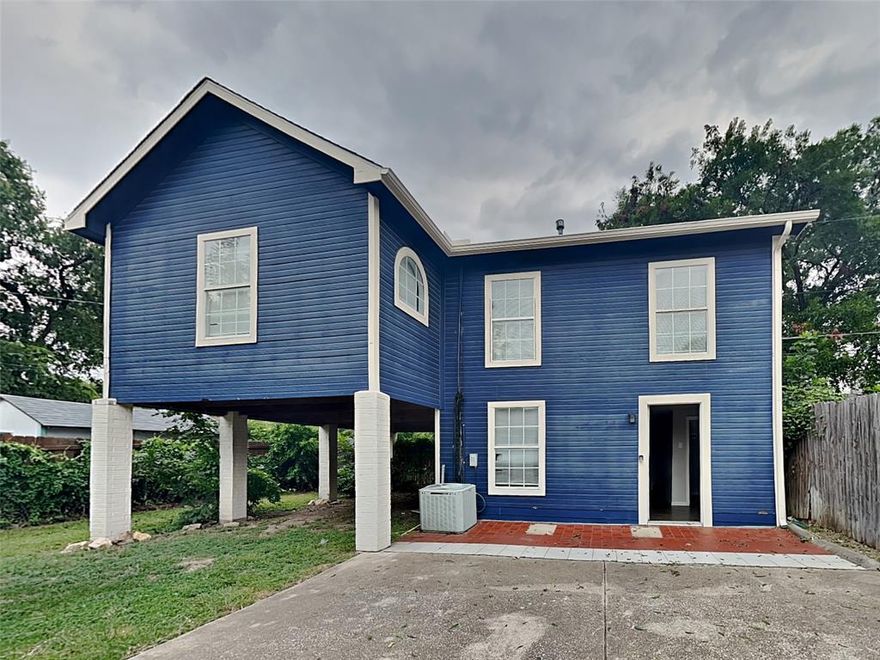 $500 off the first month rent! Step into charm with this beautifully updated home, boasting an attractive architectural style, and featuring 2 bedrooms and 1 bathrooms. Walk on elegant hardwood floors, relish the fabulous kitchen boasting plenty of countertop and black appliances. Close proximity to top-rated schools, envision your perfect lifestyle here. Hurry homes this nice do not last long. Schedule your convenient self-showing today!

This property is eligible for deposit alternative coverage in lieu of a security deposit. For information and enrollment, please contact our leasing team and enjoy a deposit-free renting experience.

Specialized Property Management residents are enrolled in the Resident Benefits Package (RBP) for $42.00-month which includes tenant legal liability insurance, HVAC air filter delivery (for applicable properties), credit reporting, renter rewards program, and much more!