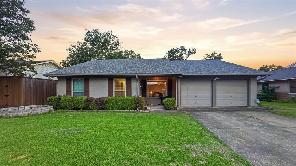 Photo of 611 Stardust Lane, Richardson, TX 75080 (MLS # 21303148)