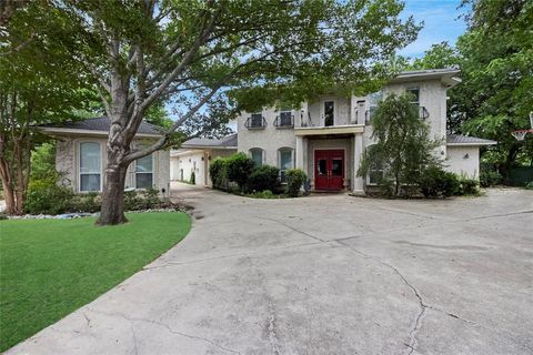 Photo of 6413 Ridglea Crest Dr DR, Fort Worth, TX 76116 (MLS # 21268078)