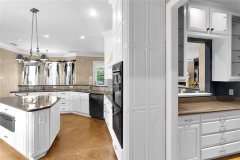 Tiny photo for 6413 Ridglea Crest Dr DR, Fort Worth, TX 76116 (MLS # 21268078)