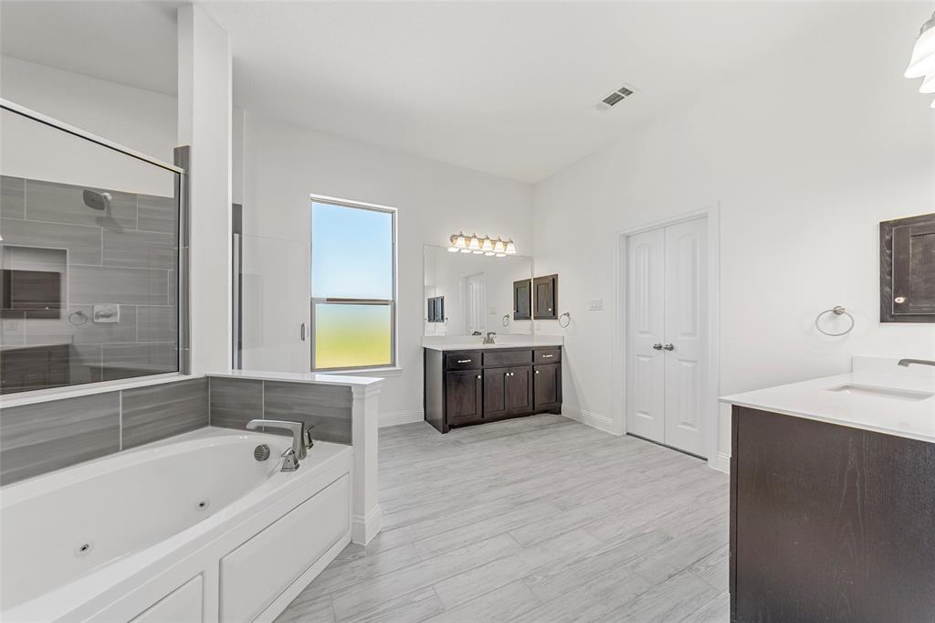 Oak Point Estates - Residential