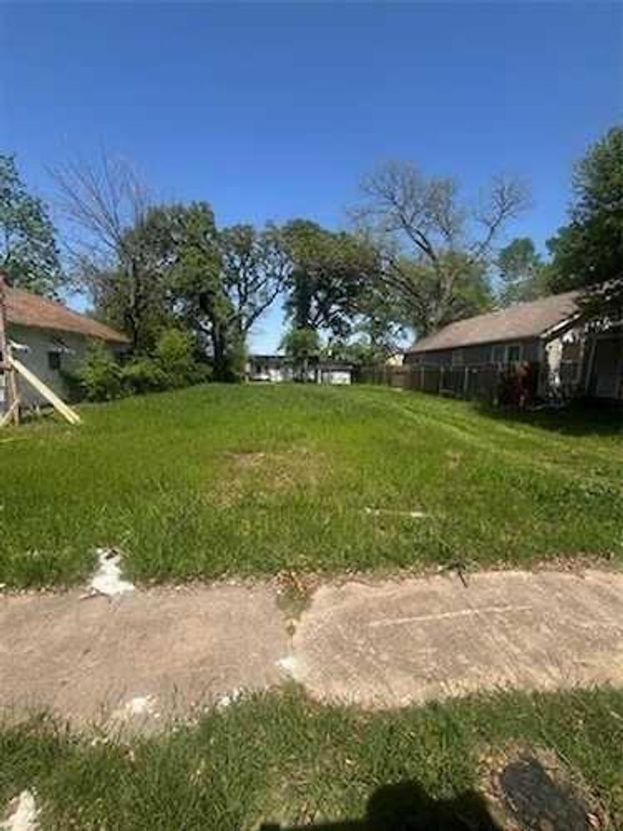 Back on the Market! Just 7 minutes from the heart of Downtown Dallas, this prime home site is ready for your dream build. The lot is cleared, leveled, and prepped—perfect for new construction. Originally under contract with a luxury builder, the opportunity is back due to a buyer’s financing hiccup. Now’s your chance to secure this rare city-close gem and bring your vision to life!