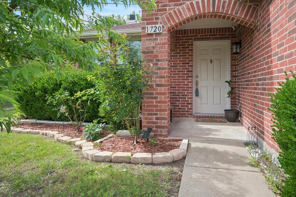 1720 Canyon Oaks Drive
