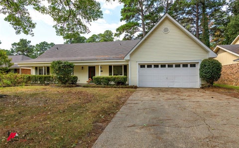 Photo of 9916 Beaver Creek Drive, Shreveport, LA 71106 (MLS # 21382985)
