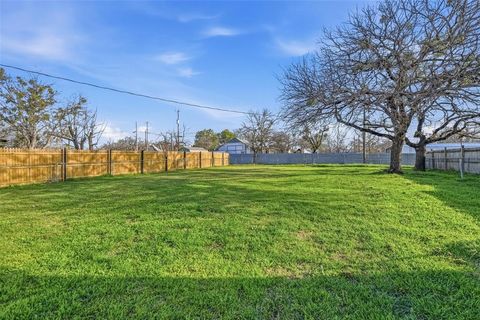 Tiny photo for 1512 Edison Avenue, Bridgeport, TX 76426 (MLS # 21197598)