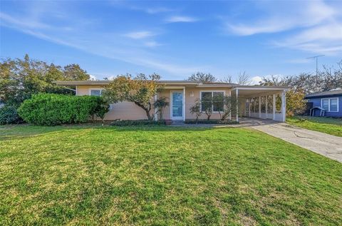 Photo of 1512 Edison Avenue, Bridgeport, TX 76426 (MLS # 21197598)