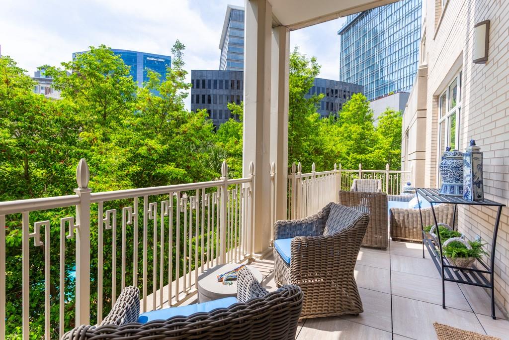 2555 N PEARL Street 201