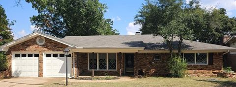 1905 Nottingham Boulevard Fort Worth TX 76112