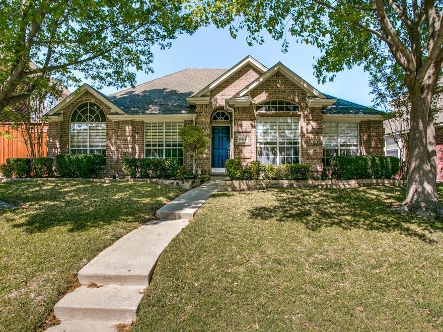 Sought after one story house in desirable Plantation Resort.  Feeds to some of the highest-rated schools in Frisco ISD! Spacious one story house and open floor plan. Gourmet large kitchen with granite island. Separate garden tub and large walk in closet. Board on board fence with steel posts. Hard floor in main living area. Breakfast area has window seat. Corner Fireplace viewable from kitchen & family room. This community grants you access to amazing amenities including pools, tennis, golfing, fishing and more. Easy access to all major roadways.