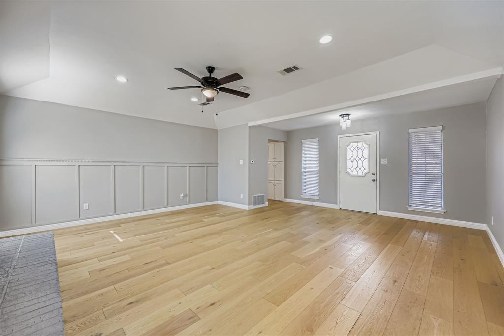 116 NE Alsbury Boulevard