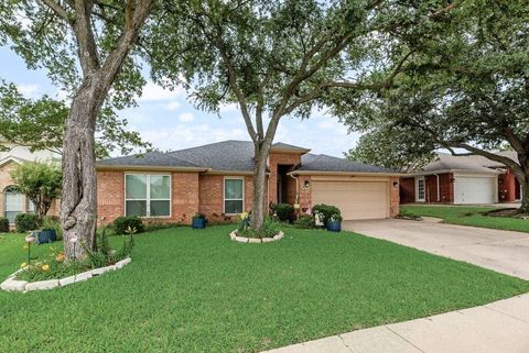 Photo of 808 Chancellorsville Parkway, Grand Prairie, TX 75052 (MLS # 21280432)