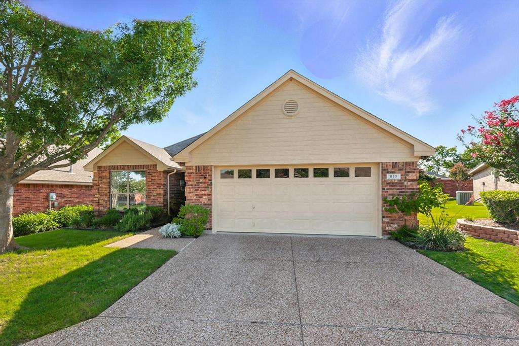 919 Cresthaven Drive 4