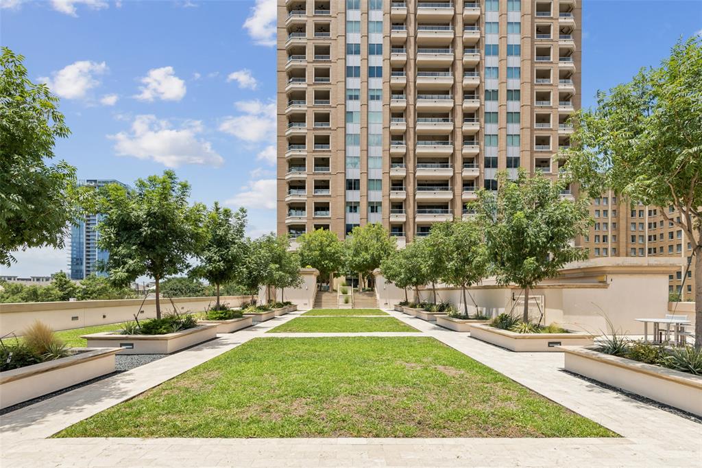 RESIDENCES @ STONELEIGH CONDOS - Residential