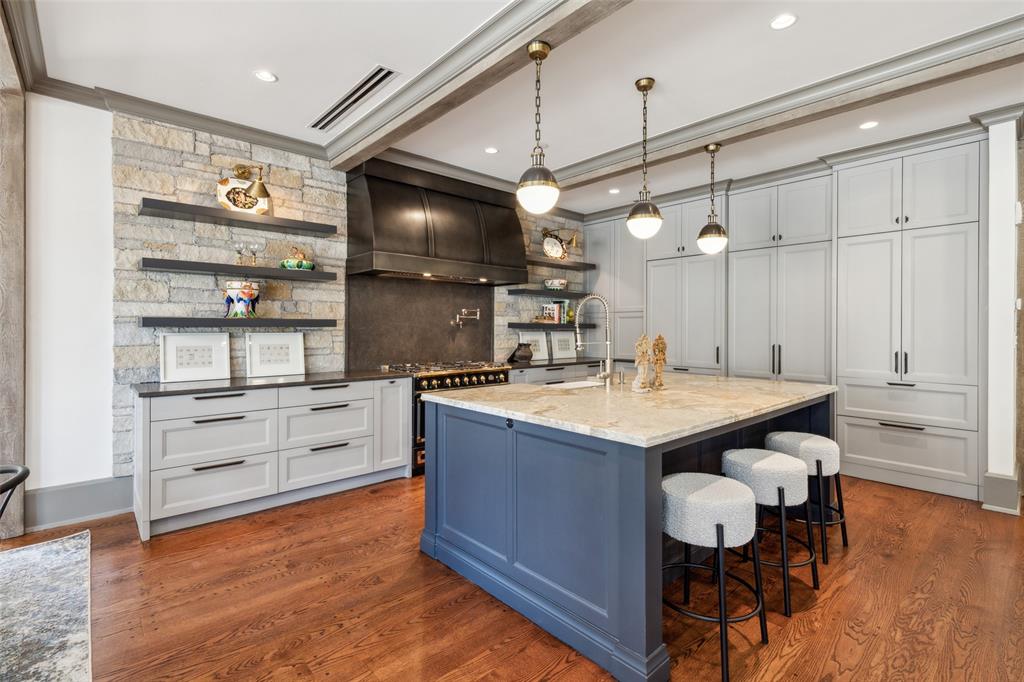 RESIDENCES @ STONELEIGH CONDOS - Residential