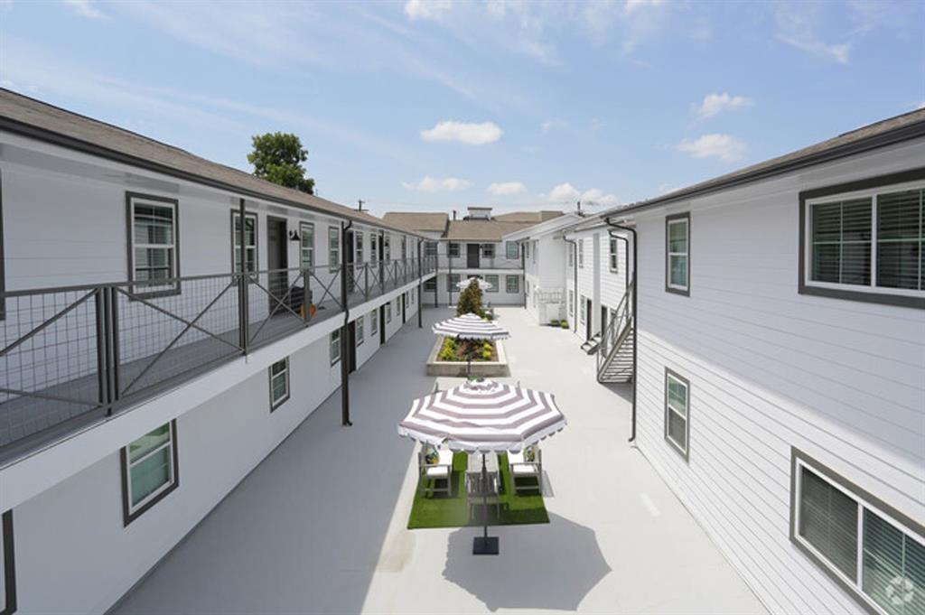 E H Rays - Residential Lease