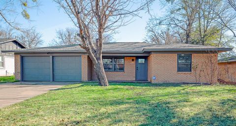 Photo of 4018 Western Circle, Greenville, TX 75401 (MLS # 21141433)