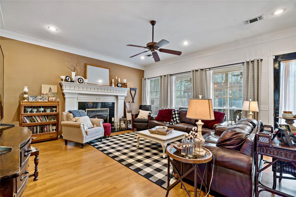 512 Brookes Way