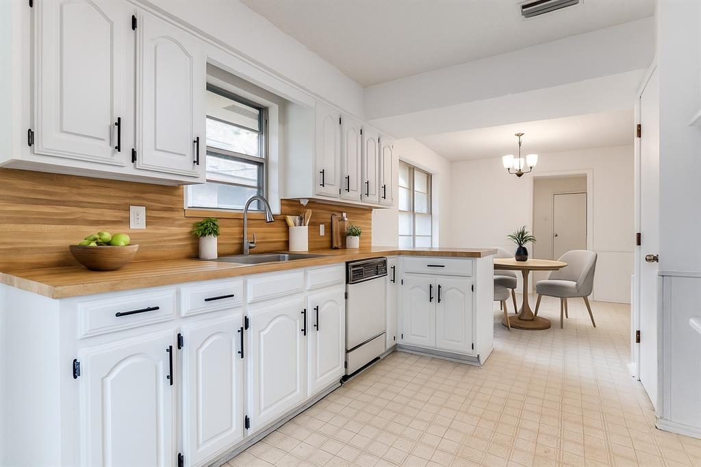 1711 Windsong Trail