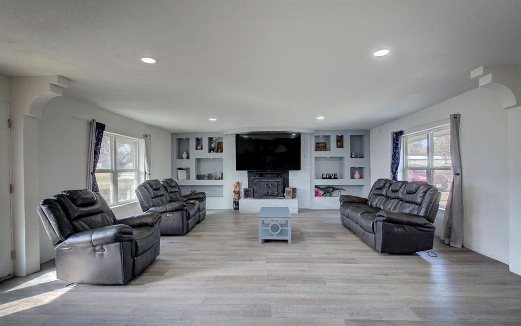 E Alvarado Surv Abs #4 - Residential