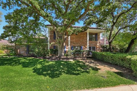 2005 Ridgemont Court Arlington TX 76012
