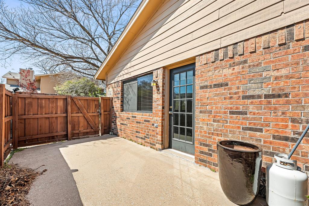 Cedar Creek Twnhms - Residential