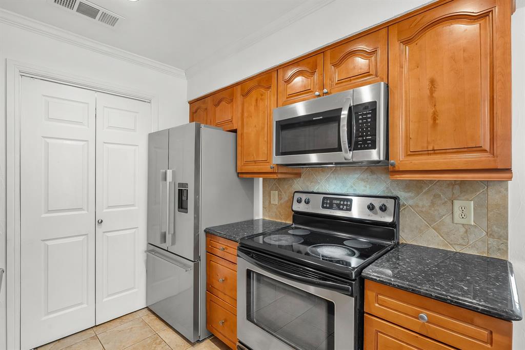 Cedar Creek Twnhms - Residential