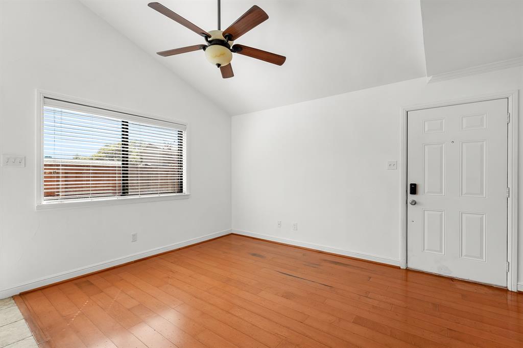 Cedar Creek Twnhms - Residential