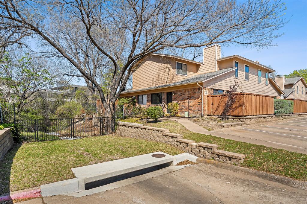 Cedar Creek Twnhms - Residential