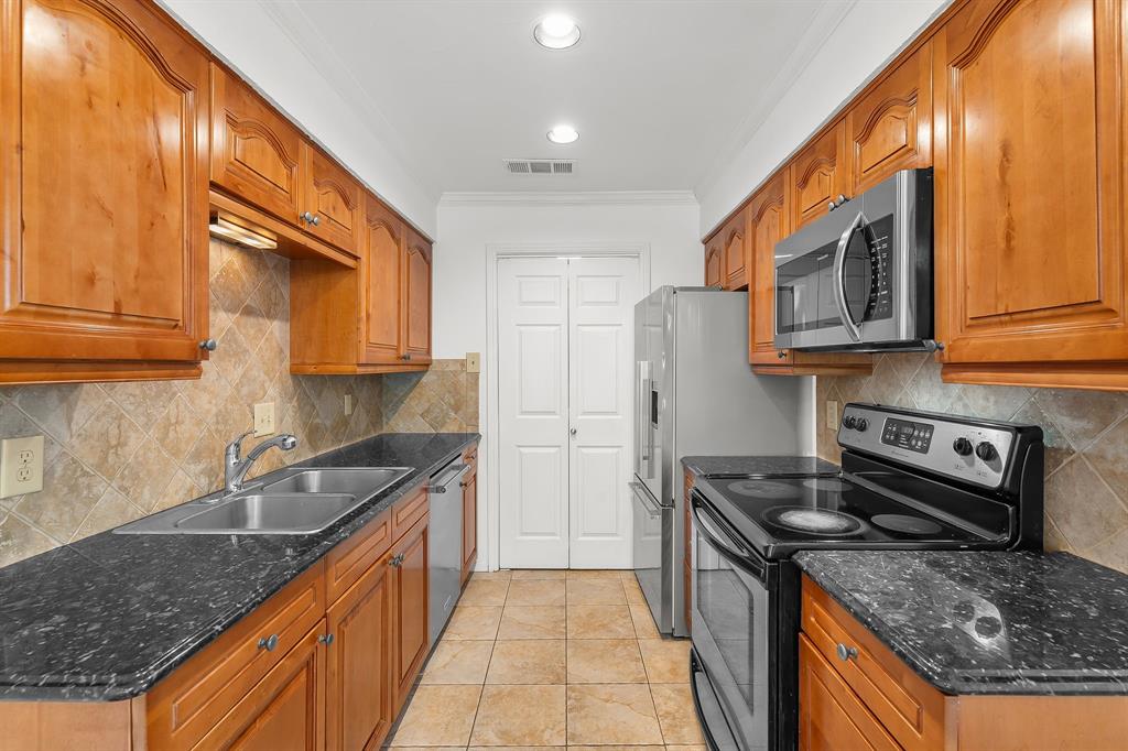 Cedar Creek Twnhms - Residential