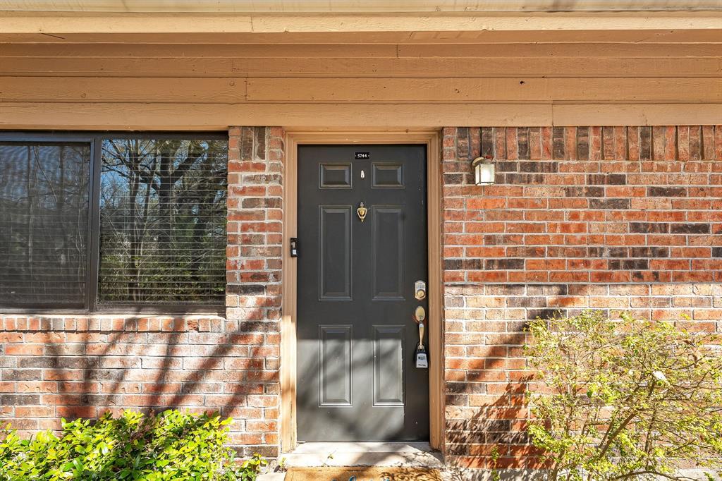 Cedar Creek Twnhms - Residential