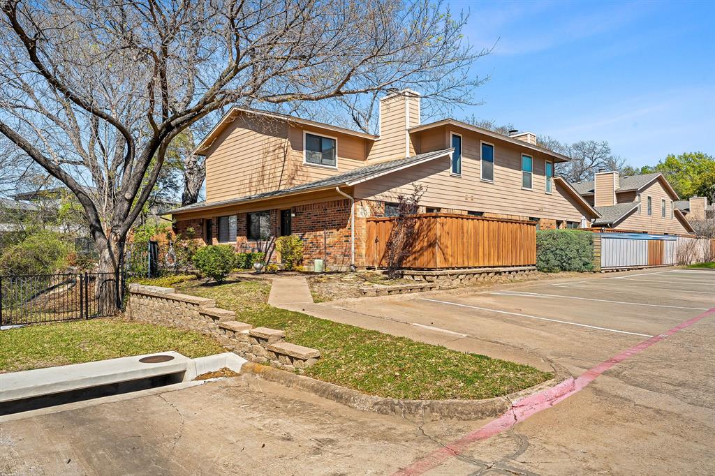 Cedar Creek Twnhms - Residential