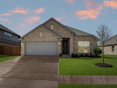 1008 Pineview Crowley TX 76036